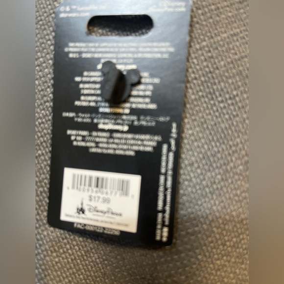 Star Wars Stormtrooper Vintage Action Figure Moving Arms Disney LR Pin - Picture 2 of 2